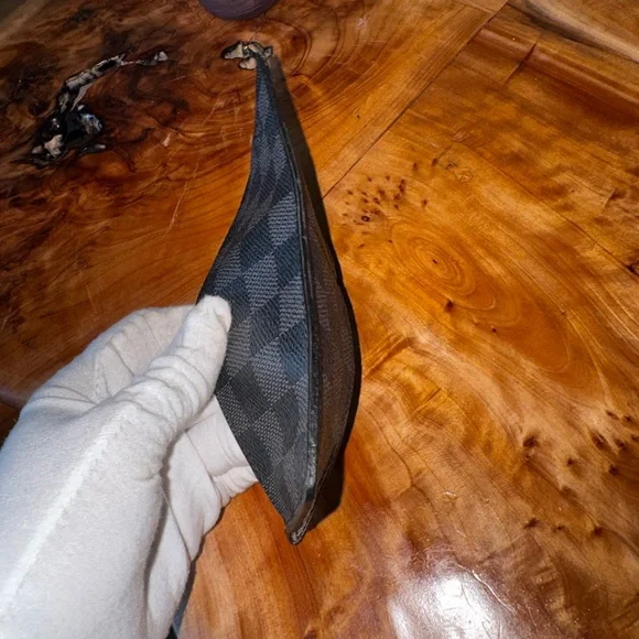 Louis Vuitton insert Card
Holder Damier
Graphite wallet - Picture 7 of 13